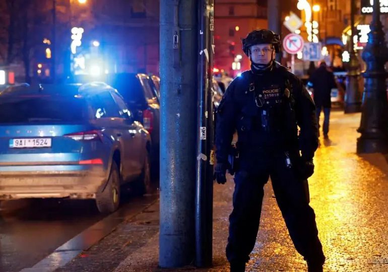 Autoridades checas revisan a la baja a 13 muertos el balance de ataque en Praga