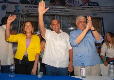 Alcalde Carlos Guzmán es proclamado oficialmente a la misma posición por el PRD