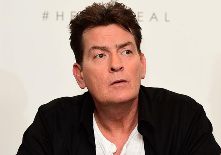 El actor Charlie Sheen es atacado en su casa en Malibú