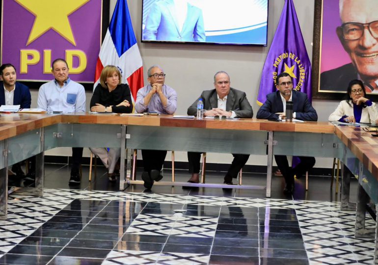 Candidatos a alcaldes y directores distritales se reúnen en la Casa Nacional del PLD; trabajan estrategias electorales para elecciones 2024