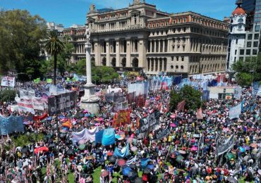 Principal central obrera de Argentina irá a paro general contra Milei