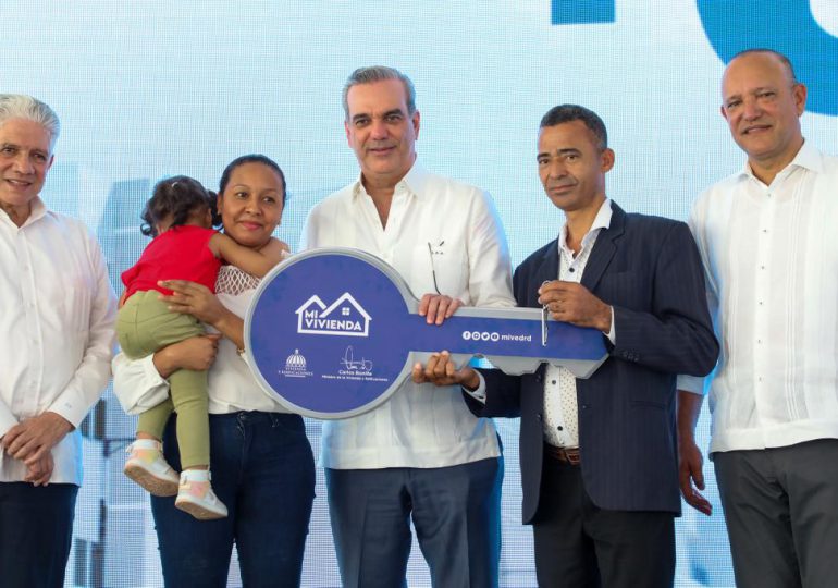 VIDEO | Abinader entrega más de 400 nuevos apartamentos del Plan Mi Vivienda en Santiago