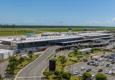 Aeropuerto Internacional de Las Américas se mantiene operativo a pesar del paso del huracán Beryl