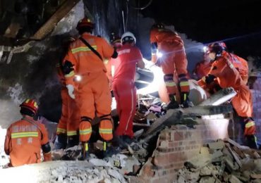 Sube a 148 el balance de muertos por el sismo en China