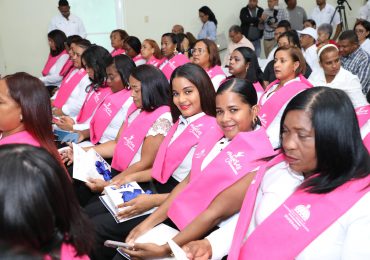 Supérate y DGAPP gradúan más de 40 mujeres del programa “Súper Emprendedoras en Pedernales”