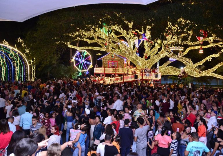 Alcaldía de Santiago con atractivos para toda la familia en la Casita de Santa y Árbol de Navidad
