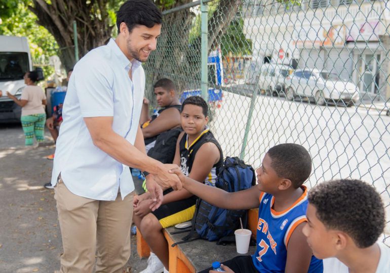 Raymond Rodríguez exhorta a los jóvenes no abandonar los estudios mientras practican deportes