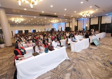 Más de 300 profesionales de la salud participan en el primer congreso del CAID