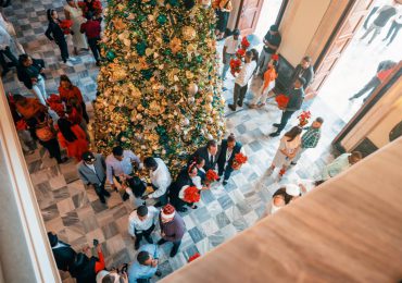 Con encendido de árbol dan apertura a los jardines del Palacio Nacional