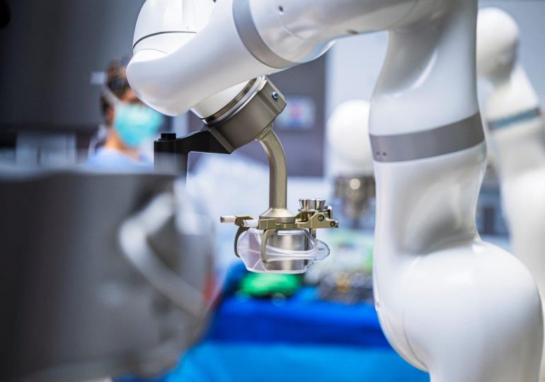 Cleveland Clinic es la primera en EEUU en utilizar un robot quirúrgico con tecnología magnética para realizar con éxito una cirugía bariátrica