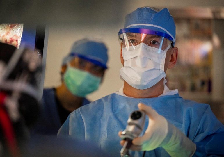 Cleveland Clinic, primera en Estados Unidos en utilizar robot quirúrgico con tecnología magnética para cirugía bariátrica