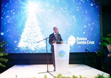 Banco Santa Cruz ofrece velada navideña para clientes y relacionados