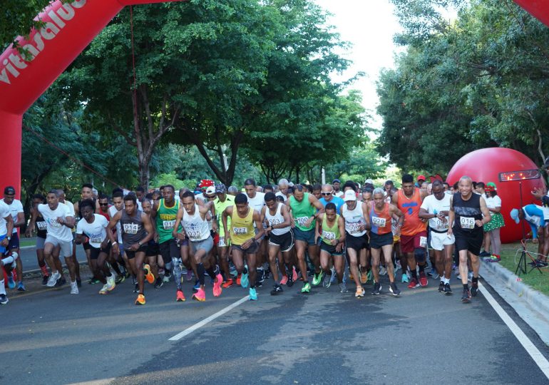 Fundación Viejas Glorias Runner promueve la gratitud y un ambiente “inclusivo y familiar” en carrera 5KM Navideña