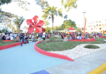 Alcaldía Santiago entrega parque en Urbanización Las Cayenas
