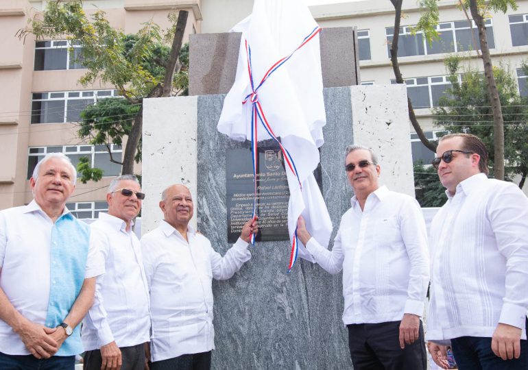 Presidente Abinader y alcalde Manuel Jiménez inauguran "Boulevard del Dominicano en el Exterior” en SDE