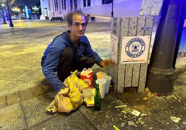 En Nochebuena hombre recolectó alimentos desechados para cenar en Puerto Puerta