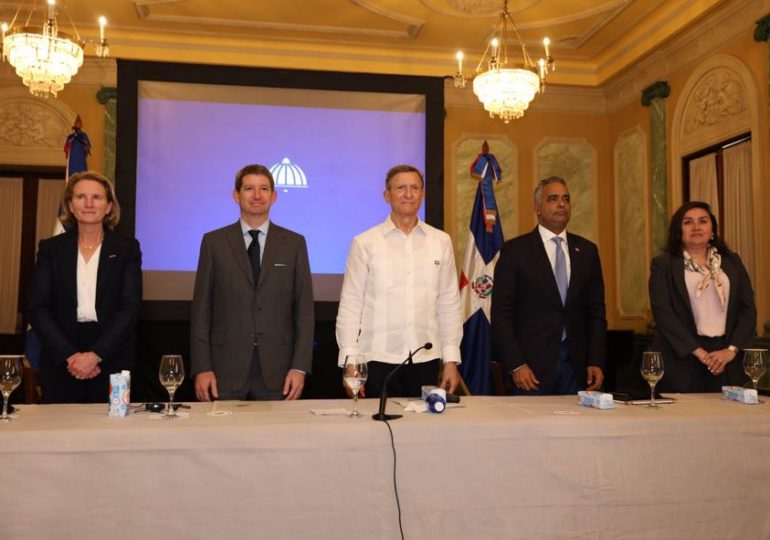 <strong>Director ejecutivo de la Corporación Financiera de Desarrollo Internacional de EE. UU. visita la República Dominicana</strong>