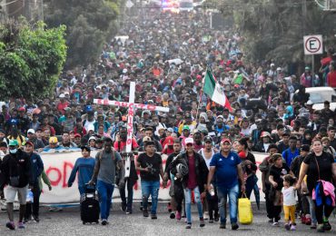 Centenares de migrantes parten en caravana hacia EEUU desde el sur de México
