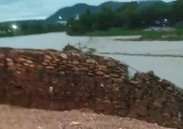 Vídeo | Cae muro en río Nigua, San Cristóbal tras fuertes lluvias