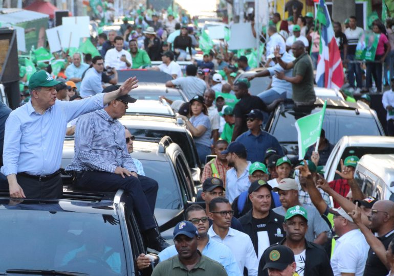 Leonel Fernández y otros partidos recorren barrios del Distrito Nacional y SDE