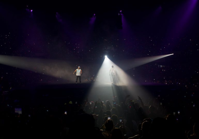 ¡Éxito Total! Eladio Carrión deslumbra en su tercer concierto en RD con la sorpresa de Bad Bunny