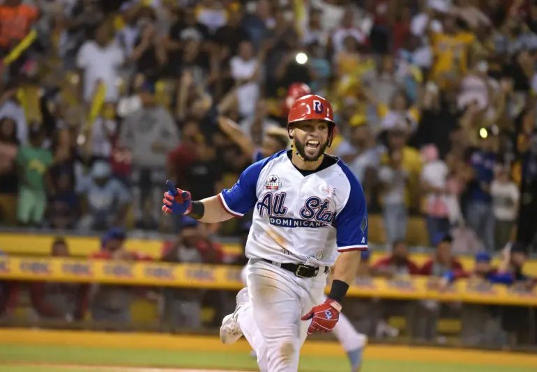 INEFI y Fenapepro llevan 2 mil estudiantes al Juego de Leyendas del Béisbol