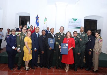 Premio Nacional de Medicina reconoce presidente de ADEOFA y Hospital Central de las Fuerzas Armadas