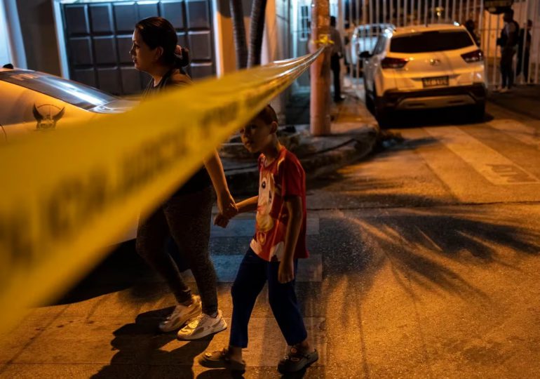 Más de 400 niños asesinados en menos de un año en Ecuador, aislado por la violencia criminal