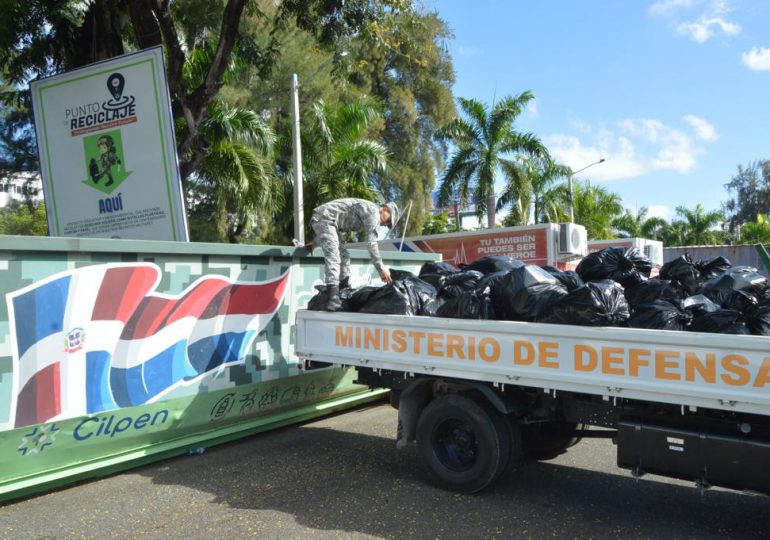 Cuerpo Médico y Sanidad militar de las FF.AA. realizan jornada de reciclaje de plásticos