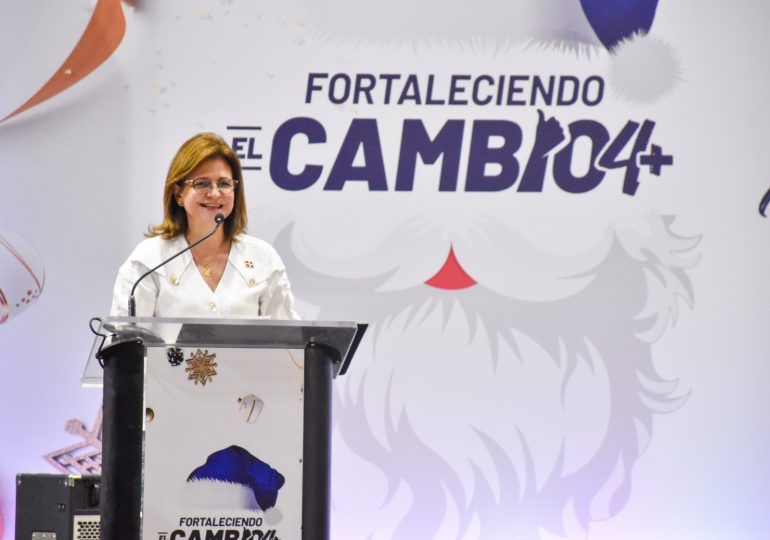 Plataforma política “Fortaleciendo el Cambio 4+” realiza almuerzo navideño con la presencia de Raquel Peña