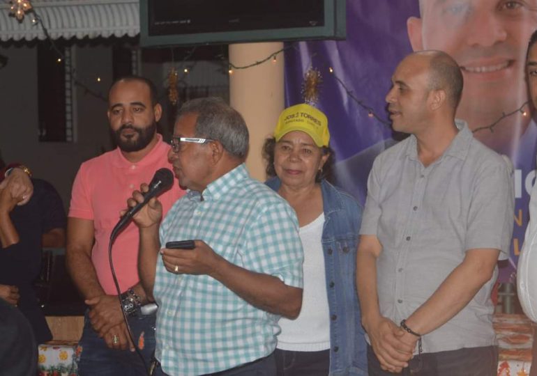 PLD juramenta a cientos de miembros del PRM en Guayabal y en el municipio cabecera de Azua