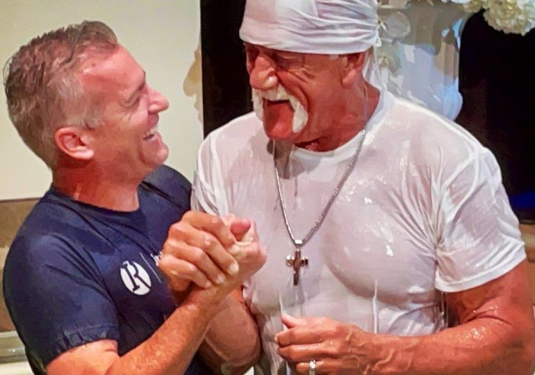 Icono de la lucha libre Hulk Hogan entrega su vida a Jesucristo