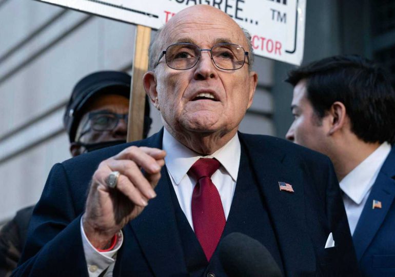 Giuliani, exabogado de Trump condenado por difamación, se declara en bancarrota 