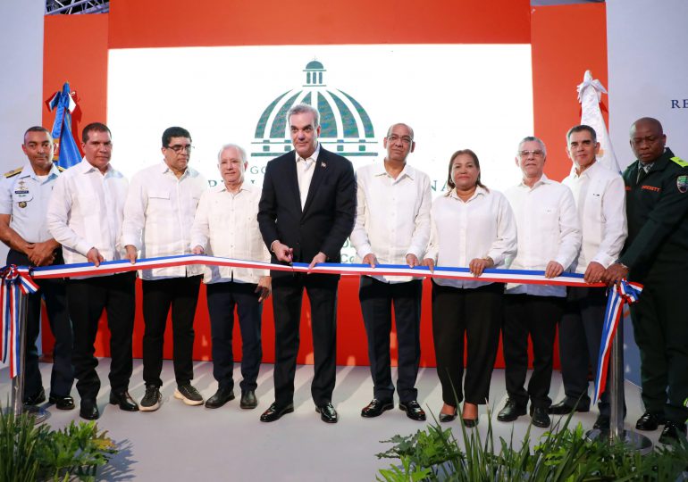 Abinader inaugura ampliación y modernización de la autopista de San Isidro