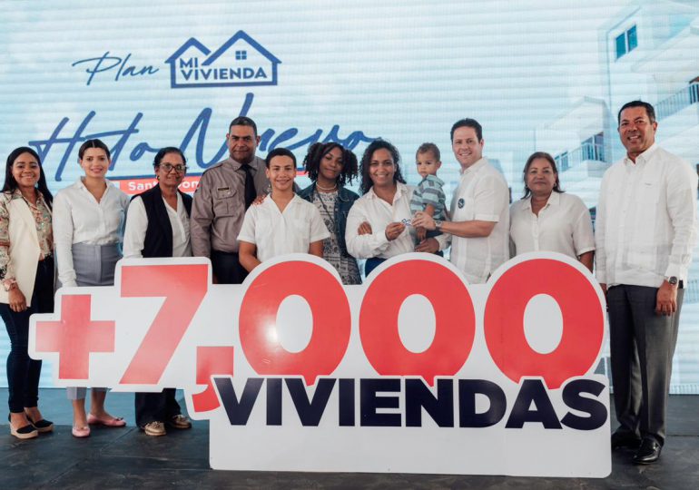 Gobierno establece récord histórico al entregar más de 7,000 viviendas a través del MIVED