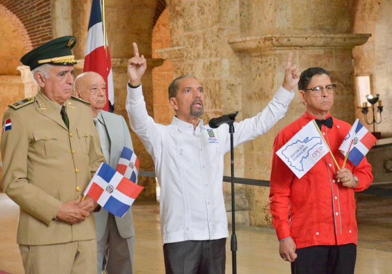 Juan Pablo Uribe dice que la nación es una epopeya gloriosa en el 202 aniversario de la Independencia Efímera