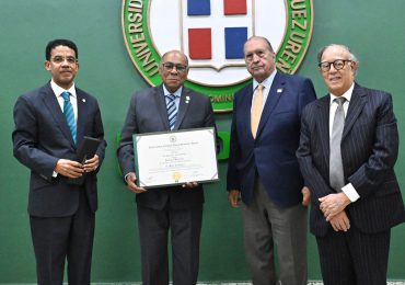 UNPHU reconoce al magistrado Ray Guevara como profesor honorario