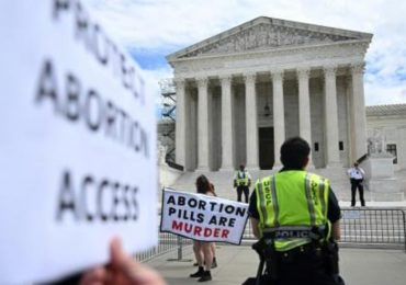 Corte Suprema de EEUU examinará restricciones a píldora abortiva