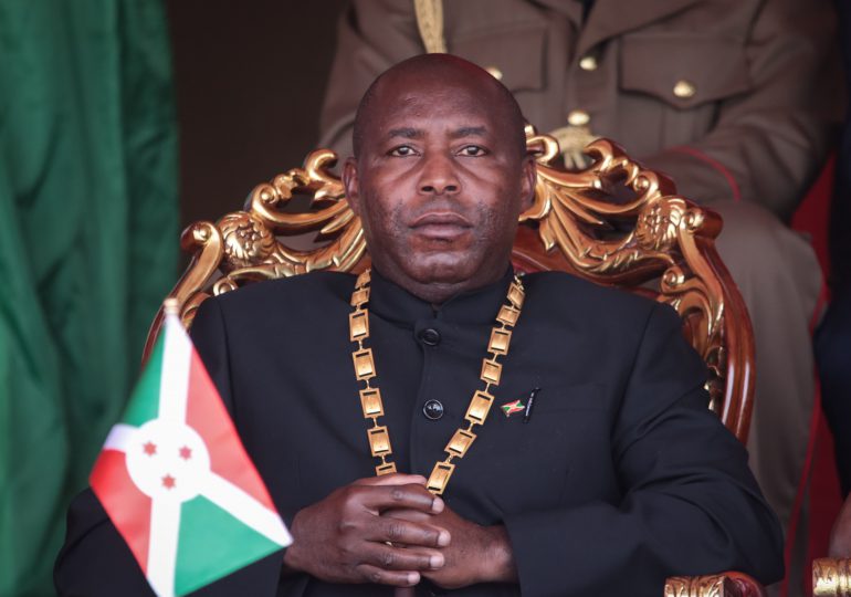 Presidente de Burundi pide que lapiden a las parejas homosexuales