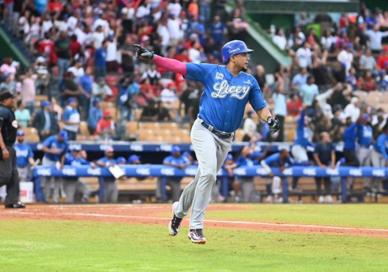 Licey logra un "respiro" al vencer a los Leones