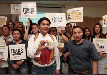 Ecuatorianos ya pueden cambiarse el sexo, además del género en documento de identidad