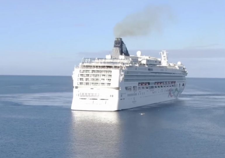 VIDEO | El Norwegian Pearl hace historia al llegar al Puerto Cabo Rojo