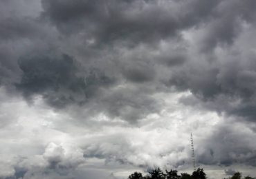 Prevén un cielo con nubes dispersas a medio nublado; se producirán chubascos en algunas localidades del país