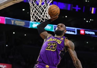 Lakers disfrutan del ‘show’ de LeBron y Russell y Jokic brilla con 42 puntos