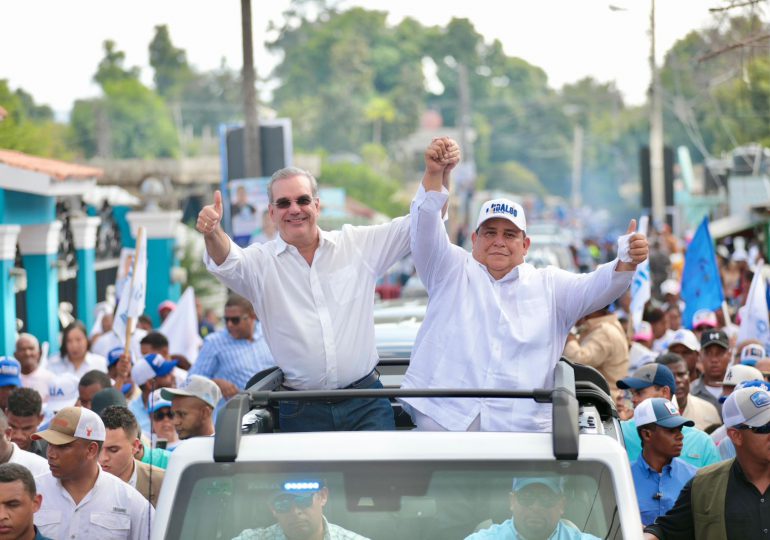 Azuanos reciben con entusiasmo este sábado a Luis Abinader