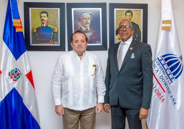 Ministro José Paliza visita Contraloría General de la República para finalizar procesos de auditorías
