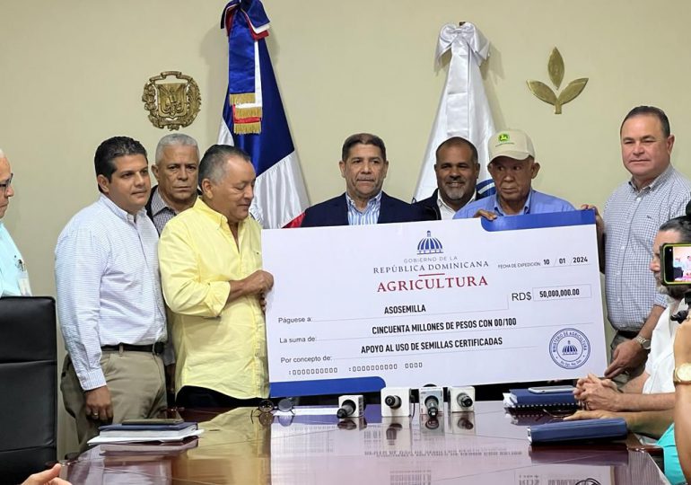 VIDEO | Agricultura entrega a sector arrocero RD$50 millones; busca garantizar uso de semillas certificadas