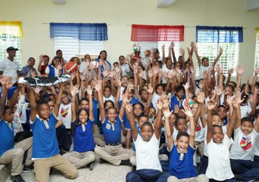INEFI realiza exhibición y charlas deportivas en la Escuela Básica República de Colombia