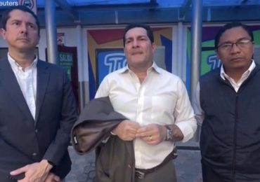 VIDEO | Periodistas secuestrados por banda criminal en canal de TV en Ecuador narran pensaron que era una pelea en los pasillos