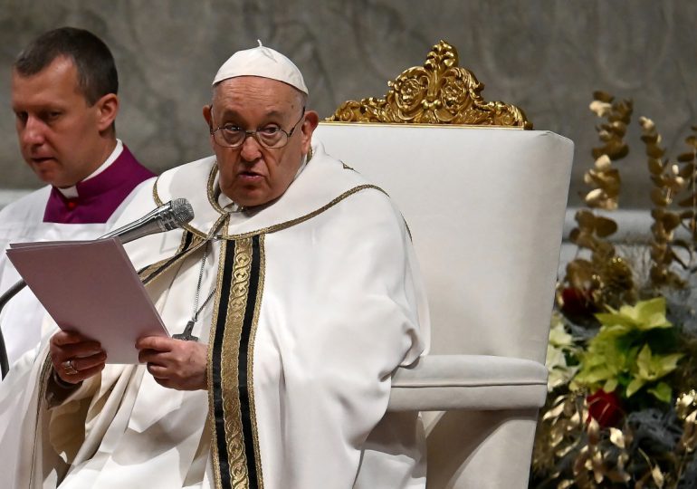 El papa pide que se prohíba la gestación subrogada